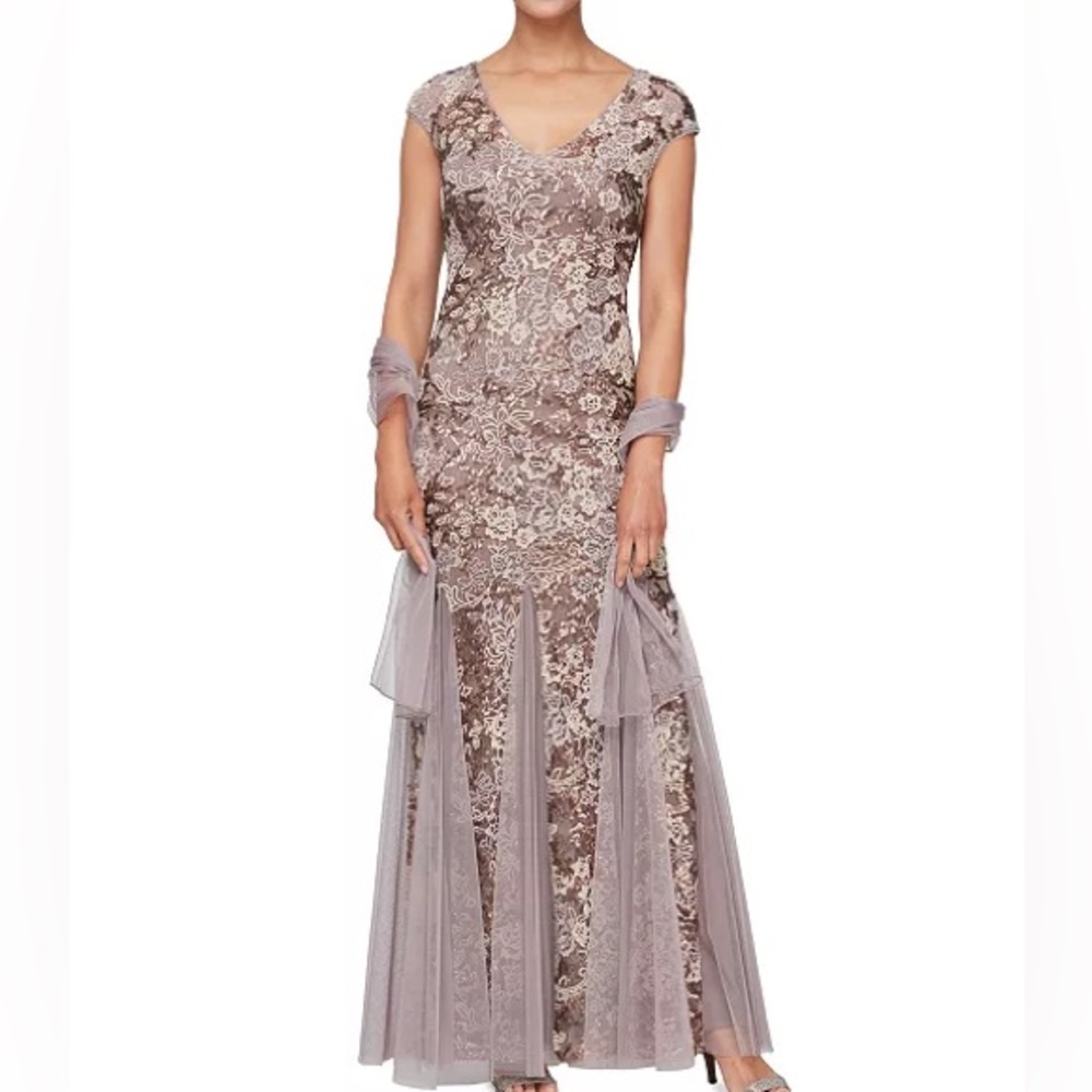 Alex Evenings
Embellished-Lace Embroidered Illusion Gown MISSING THE SHAWL